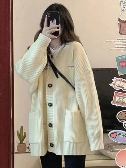 Gilet Tricoté Femme – Confort et Style Automne-Hiver 2025