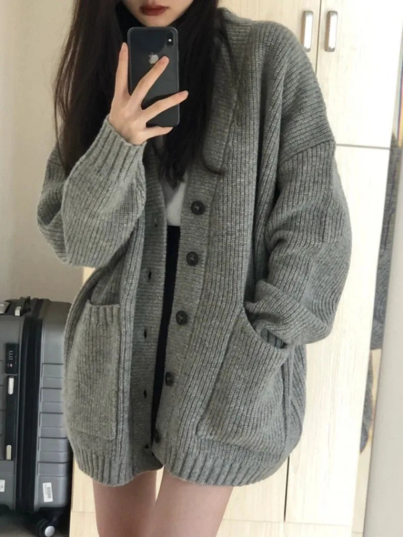 Gilet Tricoté Femme – Confort et Style Automne-Hiver 2025